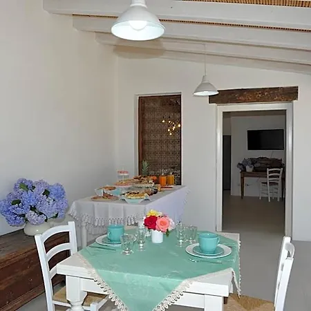 Li Tauli فندق مبيت وإفطار